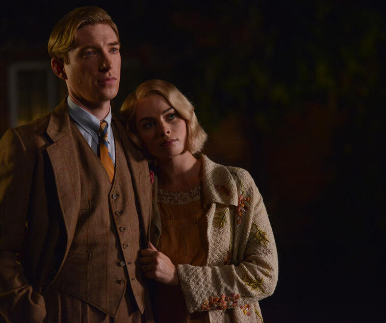 Domhnall Gleeson as 'Alan Milne' and Margot Robbie as 'Daphne Milne' in the film UNTITLED A.A. MILNE. Photo by David Appleby. © 2017 Fox Searchlight Pictures