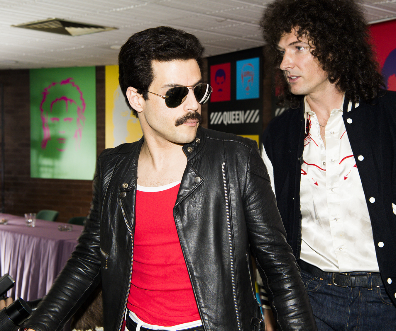 DF-14964_R – Rami Malek (Freddie Mercury) and Gwilym Lee (Brian May) star in Twentieth Century Fox’s BOHEMIAN RHAPSODY. Photo Credit: Alex Bailey.